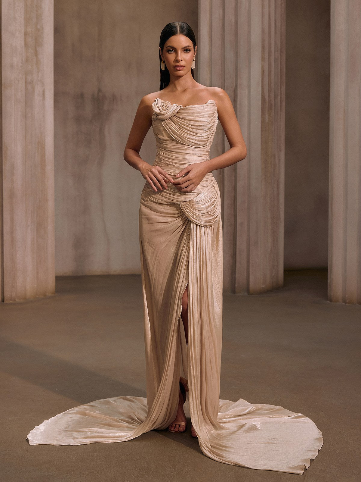 ベージュクイーンマキシデコレータ Kawasakix Strapless Ruched Split Maxi Dress In Ivory – Mew Mews
