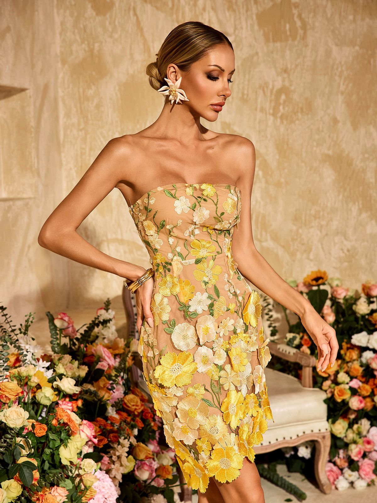 Mew Mews Alirio Strapless Embroidered Flower Mini Dress Mew Mews Alirio Strapless Embroidered Flower Mini Dress