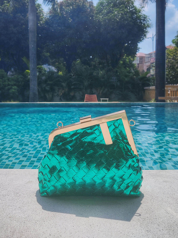 Thelasar Quilted Chain Bag In Green