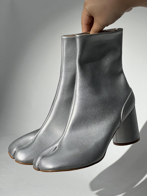 Wallon Tabi Toe Leather Boots In Silver