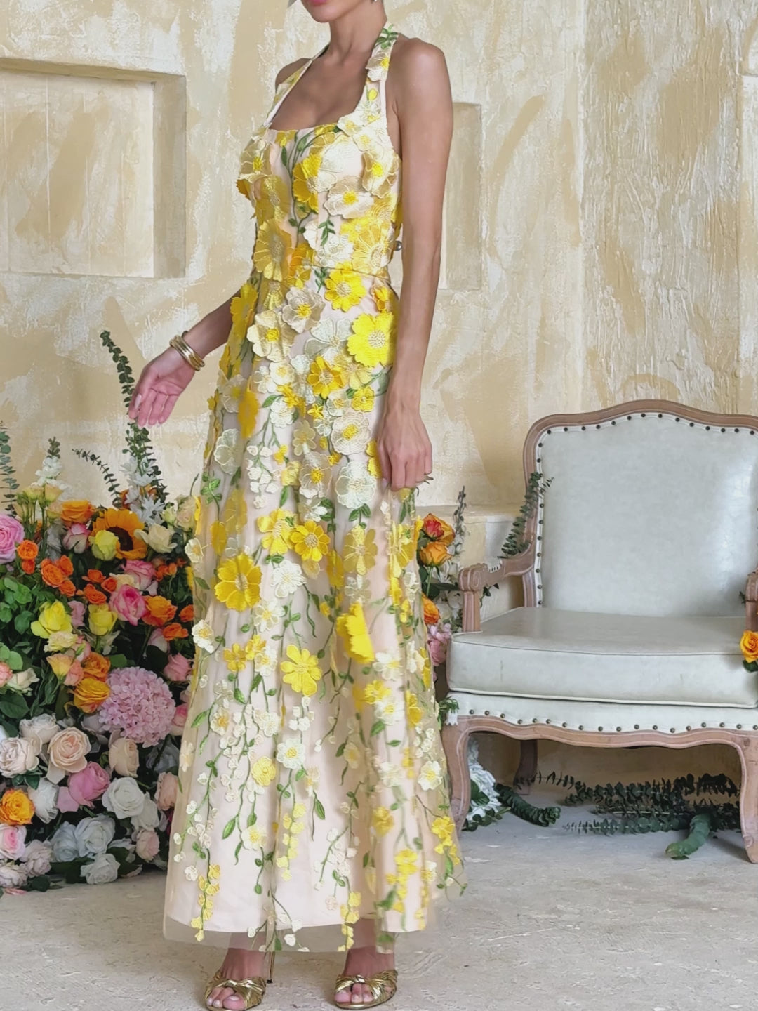 ミストレアスFlower Embroidery Halterneck Dress Flower Embroidery Halterneck Dress - MISTREASS